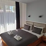 Marina Plaza Apartment *